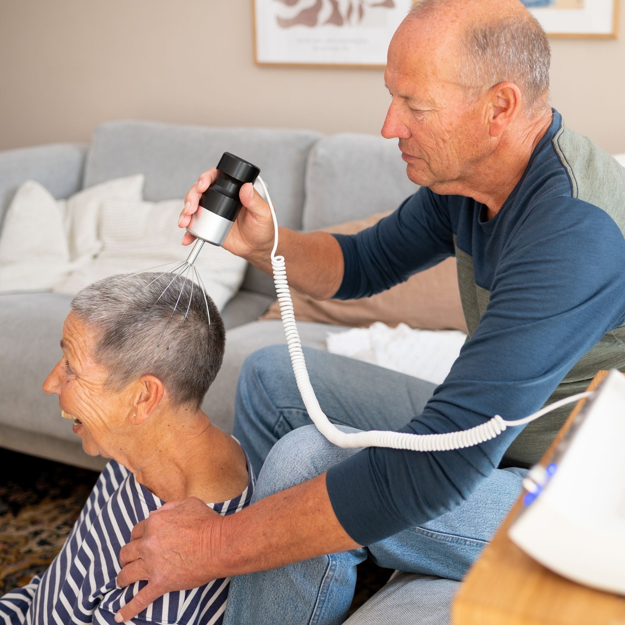 Evosonics SoundWave PRO Behandlung Nackenschmerzen bei Senioren – Physiotherapie – Therapiegold