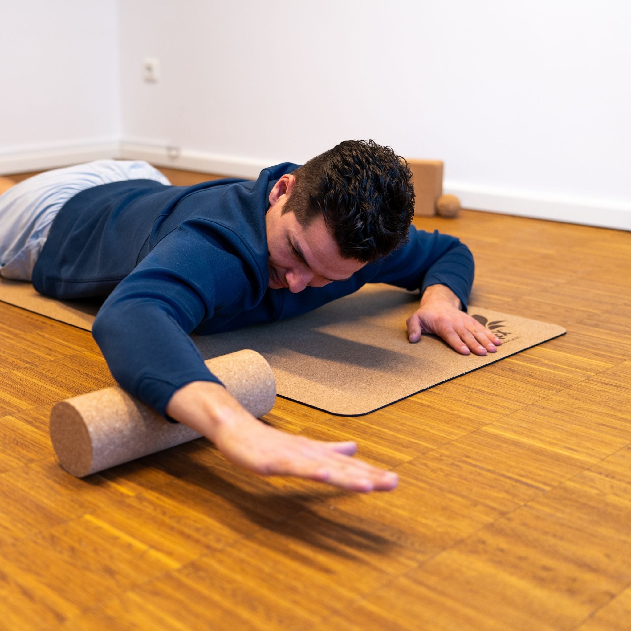 softX Cork-Roll Anwendung Unterarm – Verspannungen lösen – Therapiegold